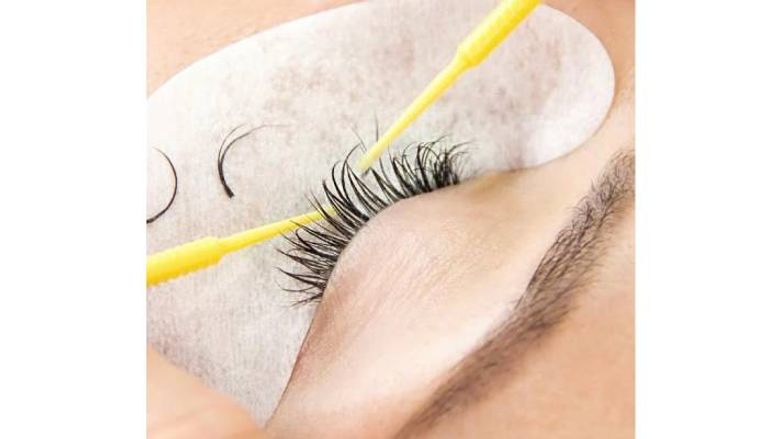 مخاطر الرموش الاصطناعية مخاطر الرموش الاصطناعية