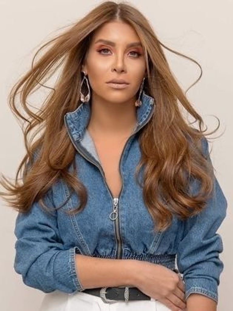 الفنانة نور علي