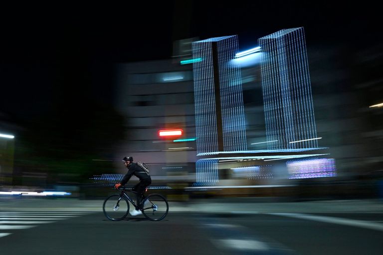 أشخاص يركبون دراجات - AFP