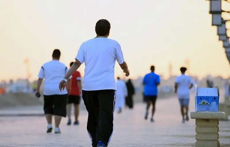 المشي للخلف يعزز قوة الدماغ