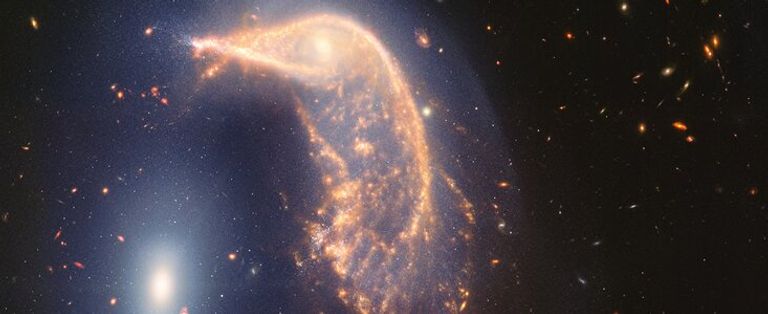 8 صور أسطورية في 2024 تكشف أسرار الفضاء