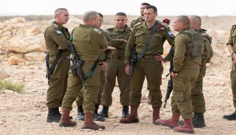 الجنرال هرتسي هاليفي وقيادات بالجيش
