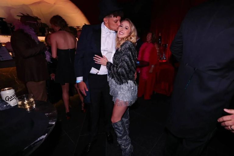 تايلور سويفت تحتفل بعيد ميلادها