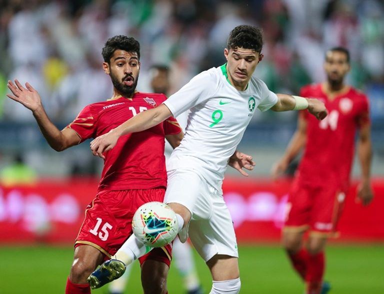 السعودية والبحرين هيرفي رينارد مع لاعبي منتخب السعودية