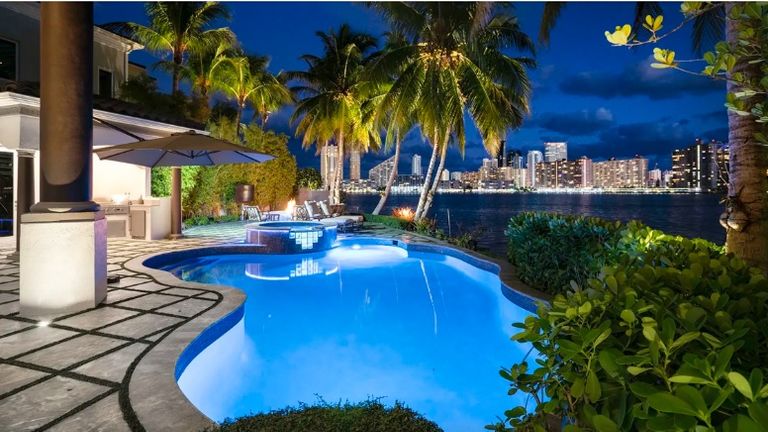 المنزل الأول لكينيدي وزوجته