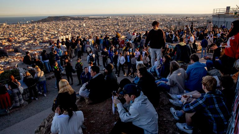 كيف تعاملت وجهات السفر الرائجة مع زيادة أعداد السياح في 2024؟ هل تظل وجهات 2024 في صدارة السياحة لعام 2025؟