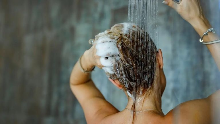 حمام بارد يخلصك من القلق