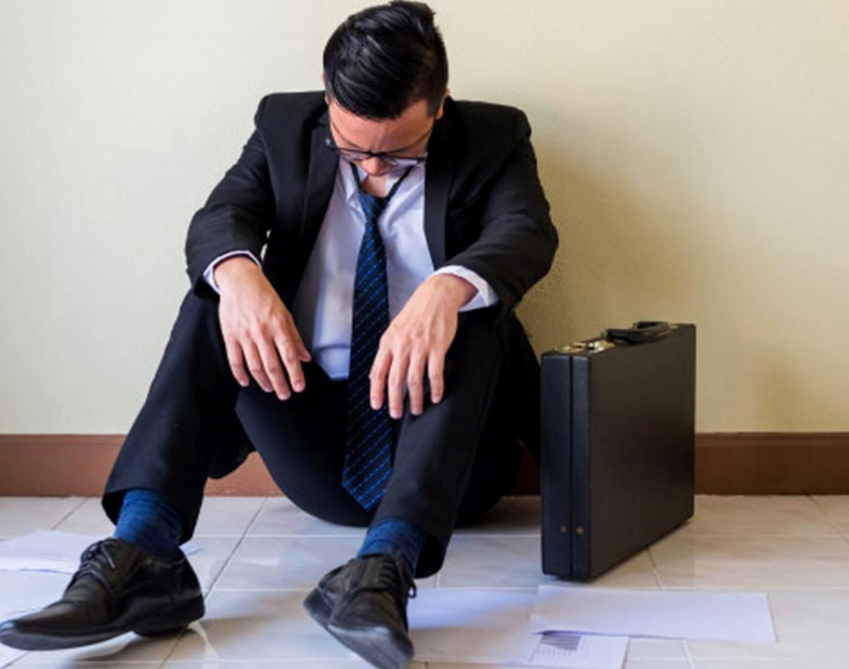 الضغوط المالية أخطر على الصحة من الحزن