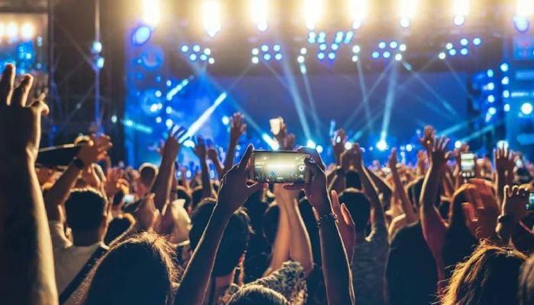 الهوس بالمشاهير عند الأطفال والمراهقين الهوس بالمشاهير عند الأطفال والمراهقين