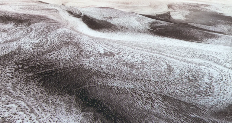 ثلوج المريخ ترسم لوحات شتوية ساحرة