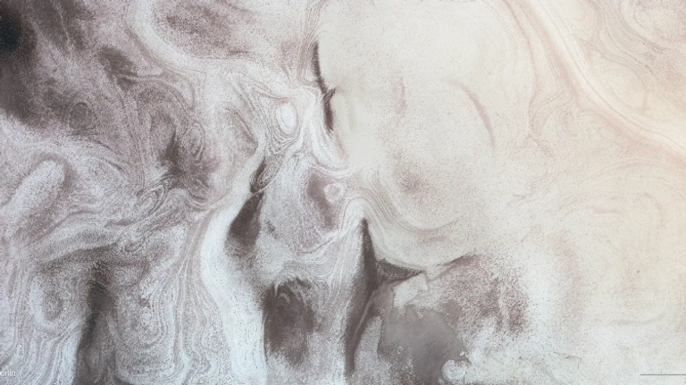 ثلوج المريخ ترسم لوحات شتوية ساحرة