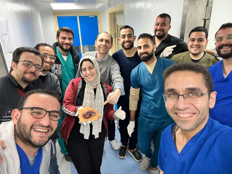 فريق وحدة المناظير بمستشفى بدر الجامعي