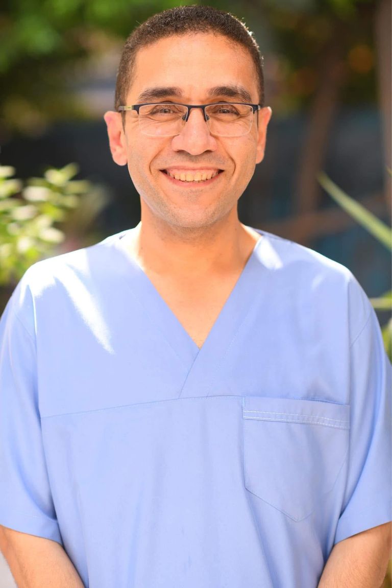 د.أحمد مدكور فريق وحدة المناظير بمستشفى بدر الجامعي