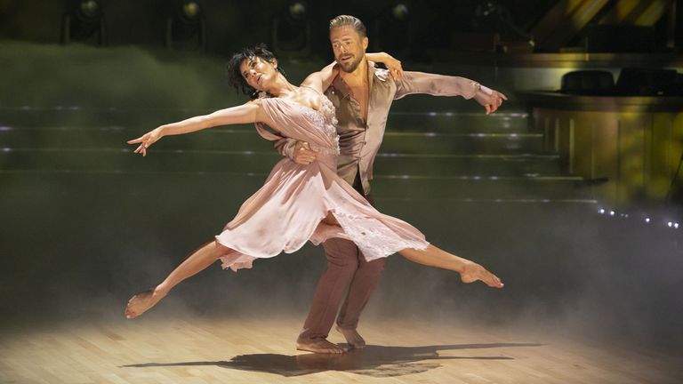 ديريك هوف وصديقته