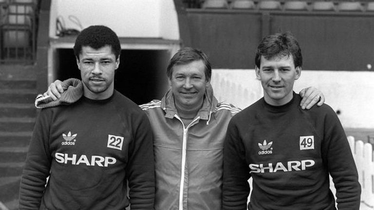 بول ماكغراث السير أليكس فيرغسون مدرب مانشستر يونايتد التاريخي