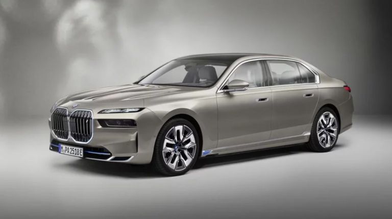 بي إم دبليو i7 2025 فولفو EX90 موديل 2025