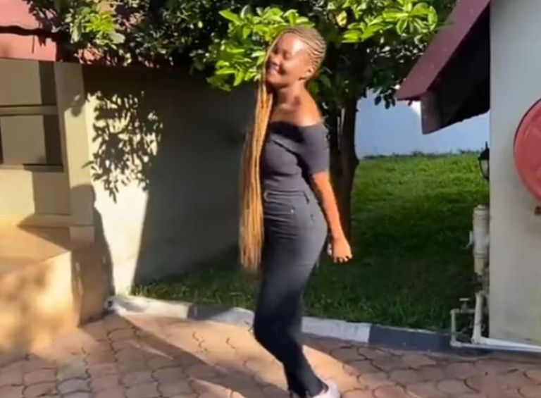 صانعة المحتوى دورا مونو نيامبي