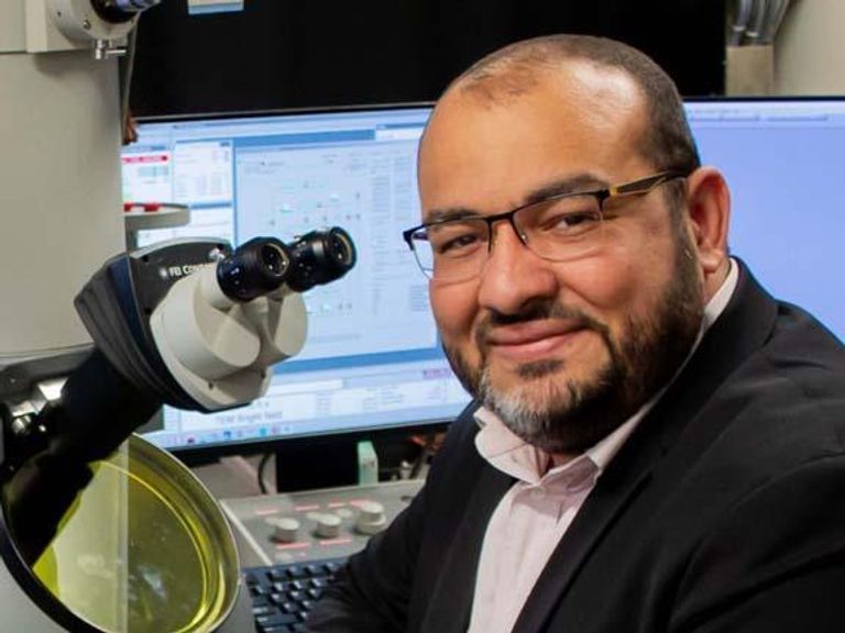 الدكتور محمد ثروت حسن، أستاذ بحوث "الأتو ثانية" بجامعة أريزونا