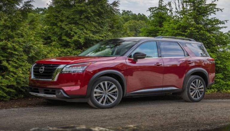 ضمن أفضل السيارات العائلية 2025 في السعودية 2024 Nissan Pathfinder أفضل السيارات العائلية 2025 في السعودية