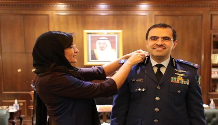 الأميرة ريما بنت بندر تقلد الملحق العسكري رتبته الجديدة