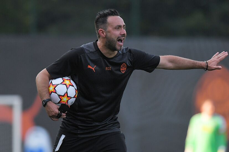 روبيرتو دي زيربي يورغن كلوب مدرب ليفربول مع الخليفة المحتمل تشابي ألونسو