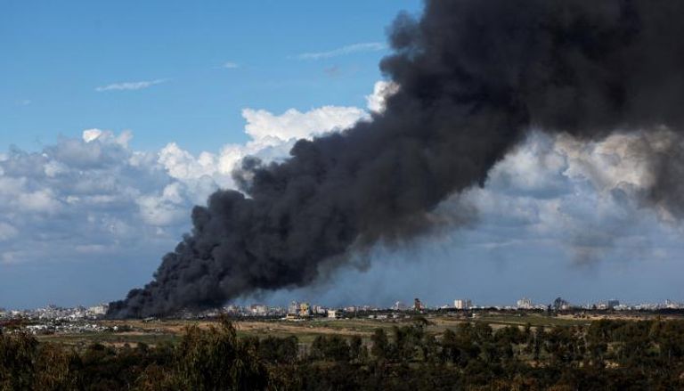الدخان يتصاعد من شمال غزة