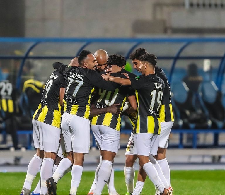 من مباراة الاتحاد والفيصلي في كأس خادم الحرمين الشريفين أحمد حجازي قائد الاتحاد أمام الفيصلي