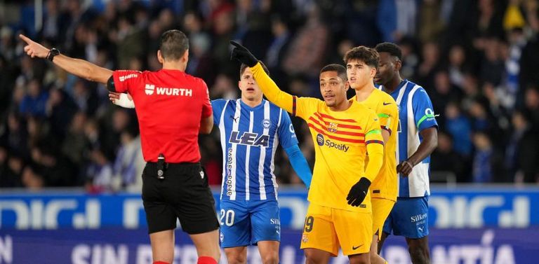 طرد فيتور روكي مهاجم برشلونة طرد فيتور روكي مهاجم برشلونة