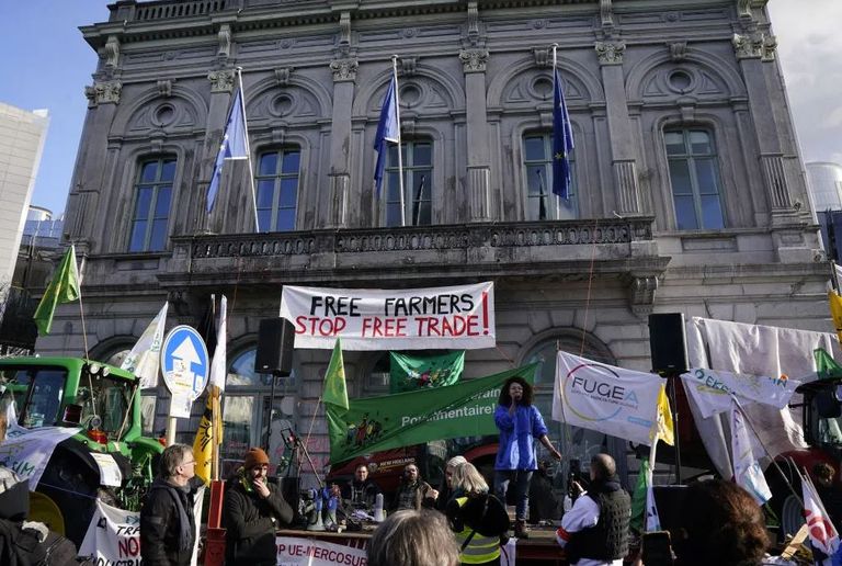 مظاهرات مطالبة بتحسين أجور المزارعين تجتاح أوروبا