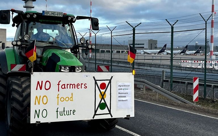 مظاهرات مطالبة بتحسين أجور المزارعين تجتاح أوروبا