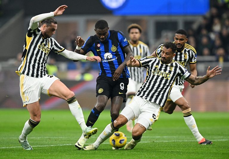 من مباراة إنتر ميلان ويوفنتوس في الدوري الإيطالي من مباراة إنتر ميلان ويوفنتوس في الدوري الإيطالي