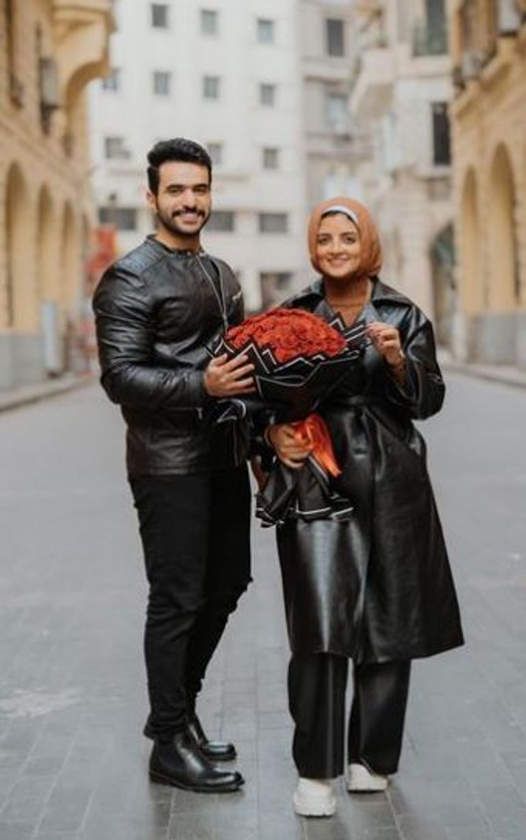 البلوغر أحلام عادل وخطيبها