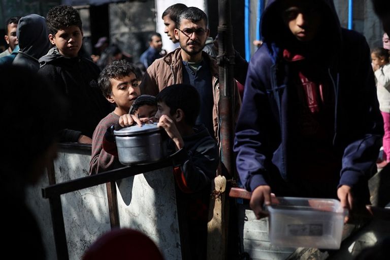 فلسطينيون في رفح - رويترز خيام تأوي نازحين في رفح - رويترز