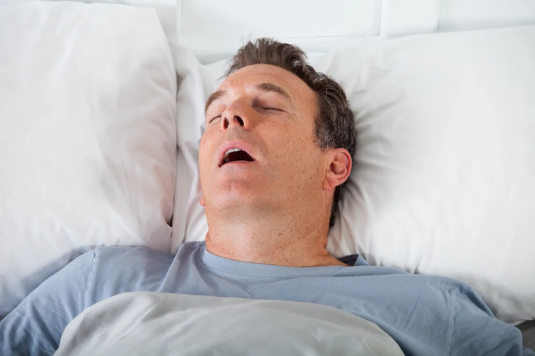 الشخير وارتفاع ضغط الدم الشخير أثناء النوم