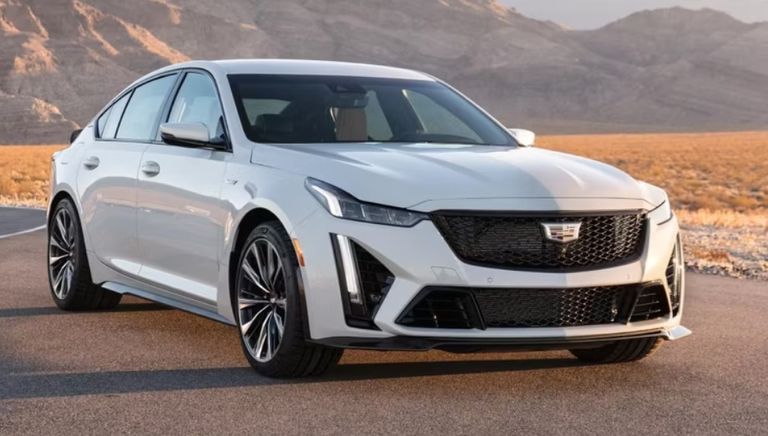 طراز Cadillac CT5-V Blackwing سيارة رياضية طراز Porsche 911 GT3