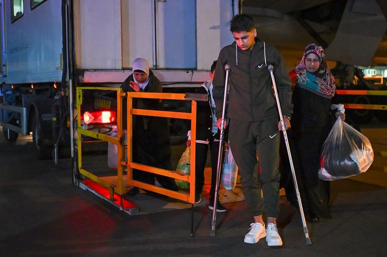 وصول الدفعة العاشرة من الأطفال الفلسطينيين الجرحى ومرضى السرطان إلى الإمارات
