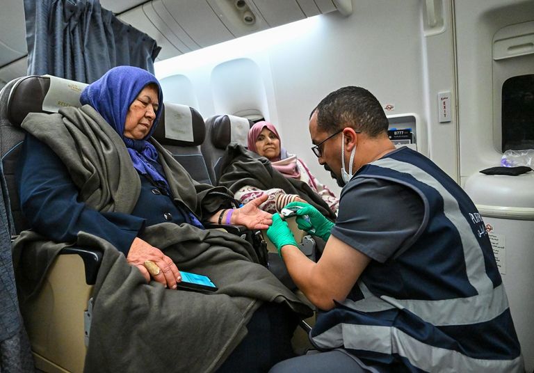 وصول الدفعة العاشرة من الأطفال الفلسطينيين الجرحى ومرضى السرطان إلى الإمارات