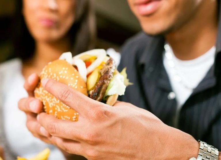 أنواع من الأطعمة السريعة "فاست فود"