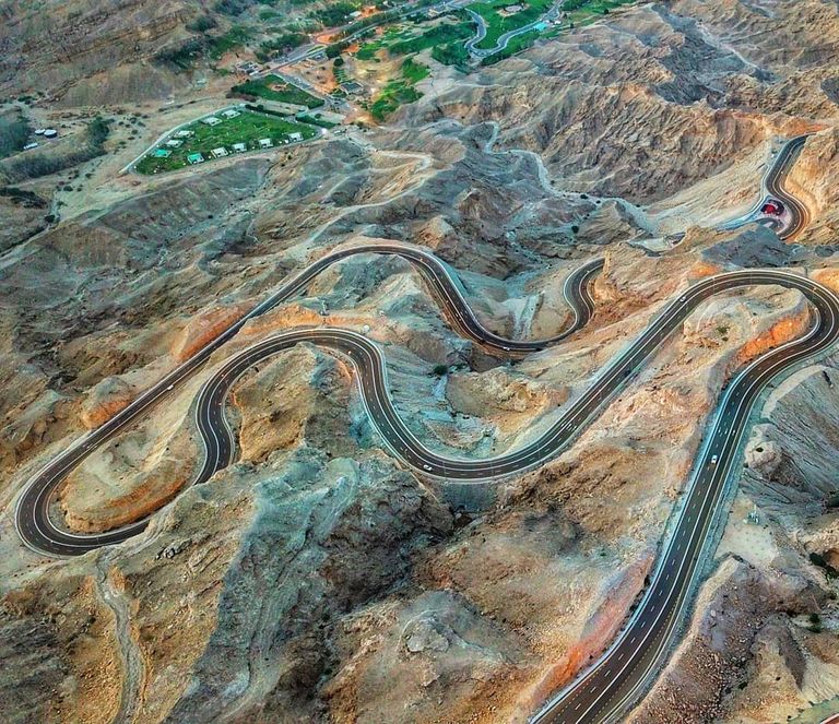 العين.. رحلة فريدة بين الواحات الغنّاء والآثار التاريخية العين.. رحلة فريدة بين الواحات الغنّاء والآثار التاريخية