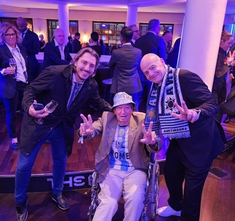 المشجع الأرجنتيني الراحل المشجع الأرجنتيني كارلوس "تولا" باسكوال