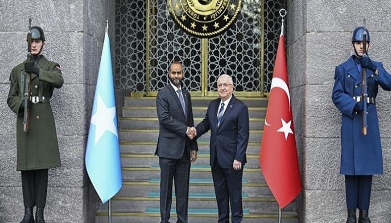 جانب من لقاء وزيري الدفاع التركي والصومالي