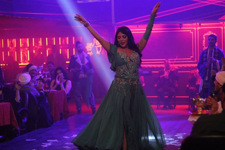 رانيا يوسف ببذلة رقص