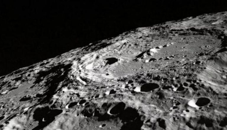 سطح القمر 