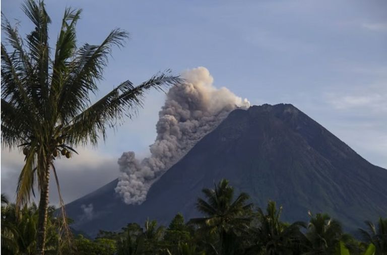 بركان إندونيسيا