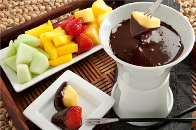 فوندو الشوكولاتة مع الفواكه