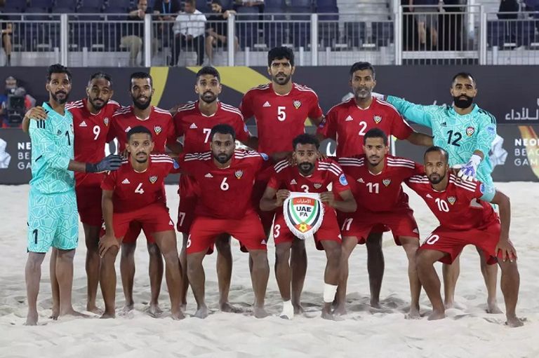 منتخب الإمارات للكرة الشاطئية فيكتور فاسكيز مدرب منتخب الإمارات للكرة الشاطئية