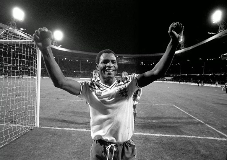 لوسير بليسيت الفرنسي إيريك كانتونا