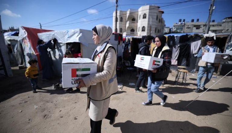 الإمارات توزع مساعدات على أهالي غزة