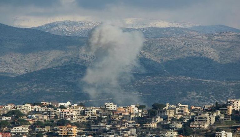 دخان يتصاعد من منطقة بجنوب لبنان بالقرب من الحدود مع إسرائيل