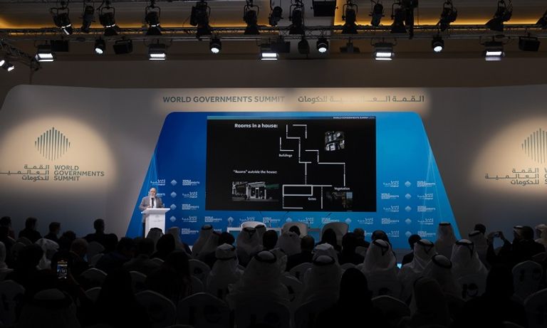 الدكتور مايكل ميهافي عالم معماري وخبير في مجال المدن